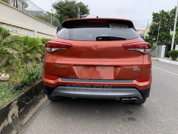 Hyundai Tucson 2017 Orange