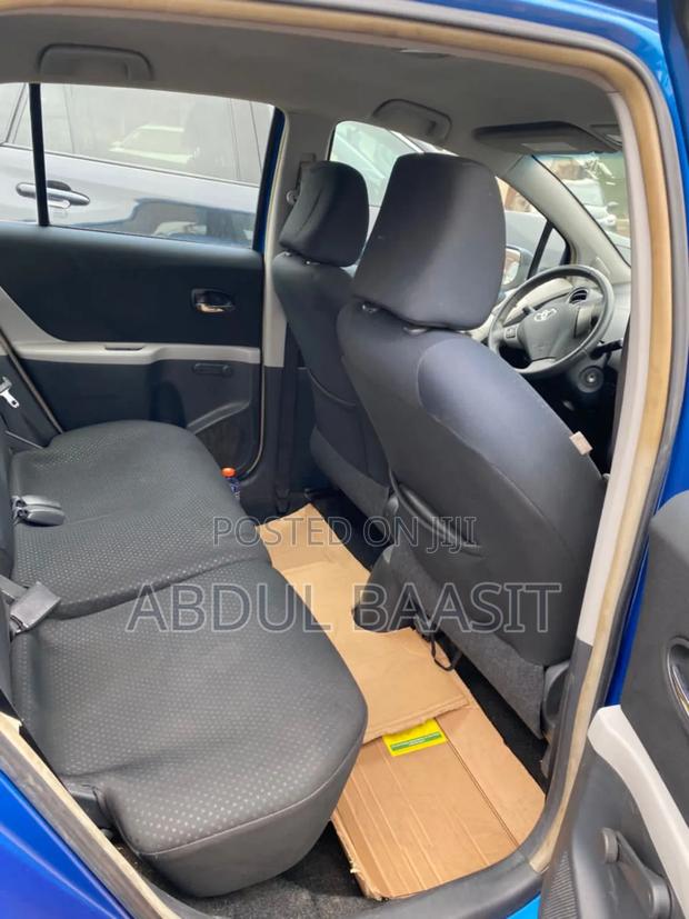 Toyota Yaris Base Hatchback 5dr 2011 Blue
