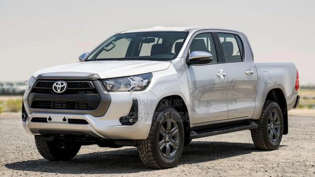 New Toyota Hilux 2025 Silver