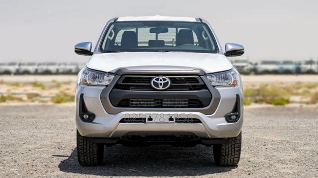 New Toyota Hilux 2025 Silver