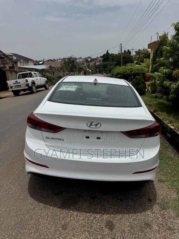 Hyundai Elantra ECO Sedan FWD (1.4L 4cyl 7A) 2017 White