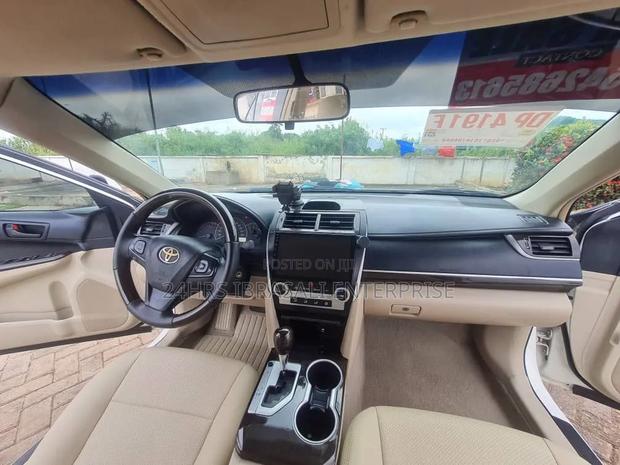Toyota Camry LE 4dr Sedan (2.5L 4cyl 6A) 2017 White