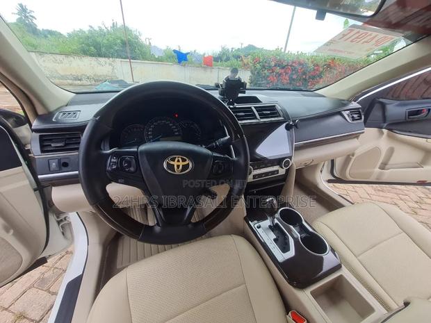 Toyota Camry LE 4dr Sedan (2.5L 4cyl 6A) 2017 White