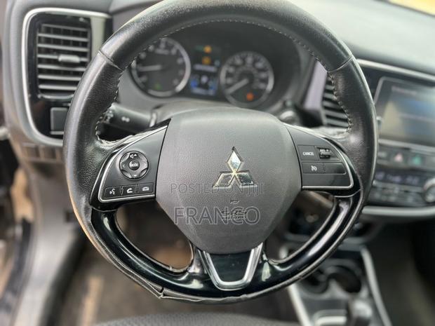 Mitsubishi Outlander SE FWD 2019 Brown