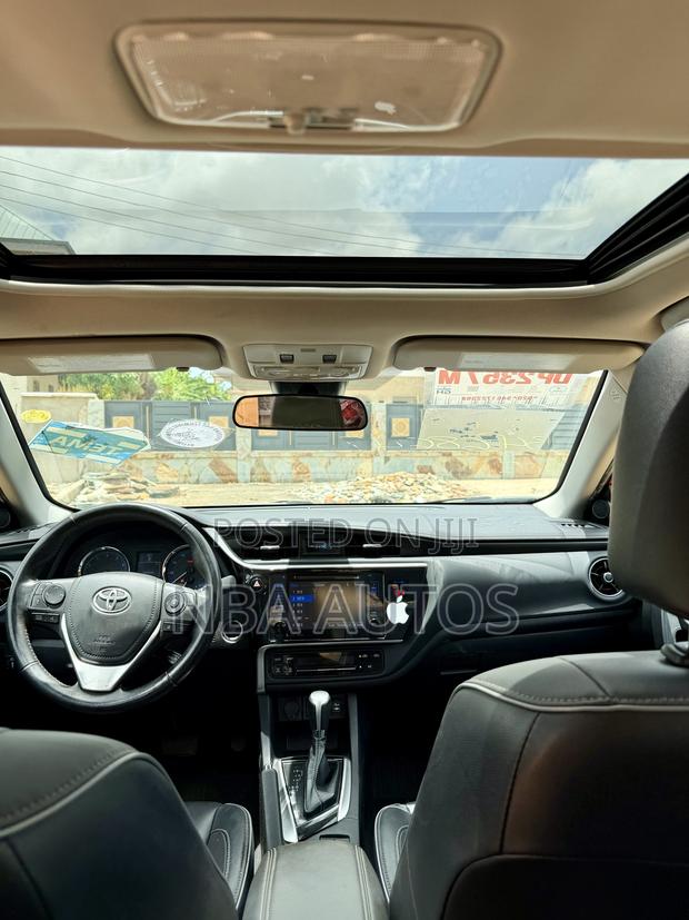 Toyota Corolla XLE (1.8L 4cyl 2A) 2018 Red