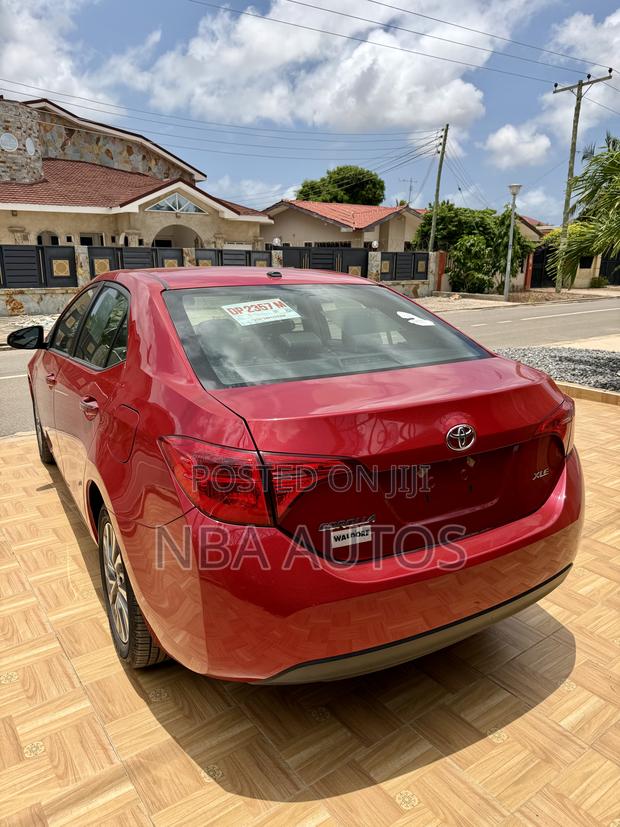 Toyota Corolla XLE (1.8L 4cyl 2A) 2018 Red