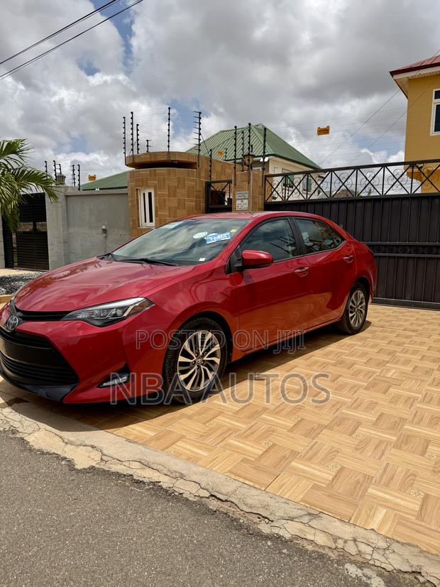 Toyota Corolla XLE (1.8L 4cyl 2A) 2018 Red