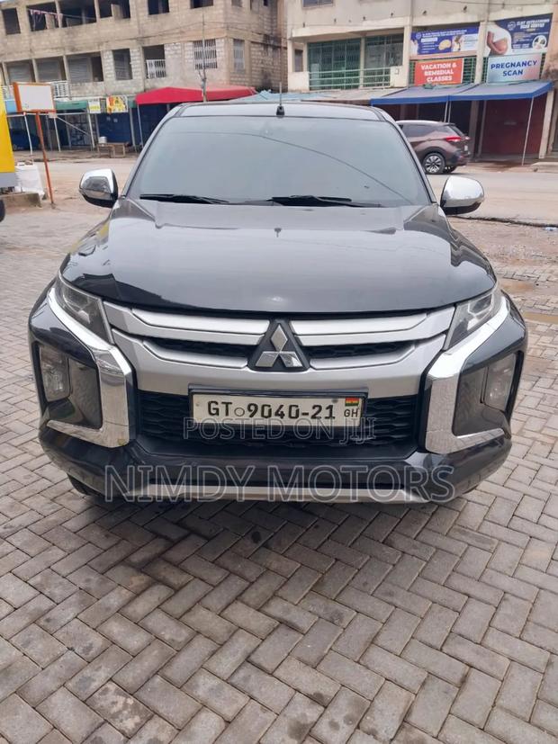 Mitsubishi L200 2021 Gray