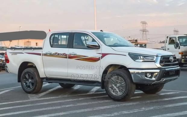 New Toyota Hilux 2025 White