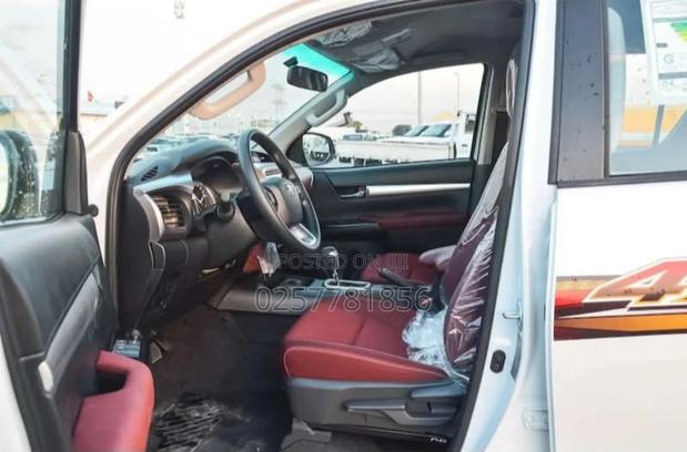 New Toyota Hilux 2025 White