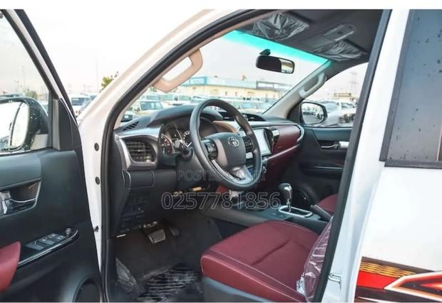 New Toyota Hilux 2025 White