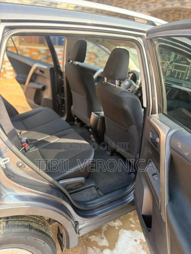 Toyota RAV4 LE 4dr SUV (2.5L 4cyl 6A) 2015 Gray