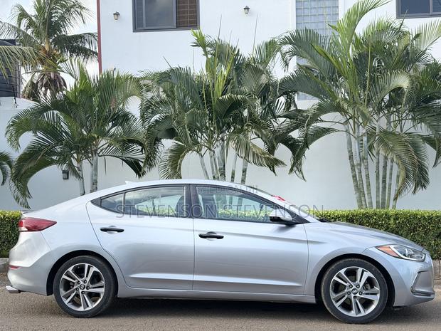 Hyundai Elantra ECO Sedan FWD (1.4L 4cyl 7A) 2017 Silver