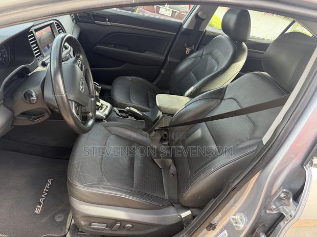 Hyundai Elantra ECO Sedan FWD (1.4L 4cyl 7A) 2017 Silver
