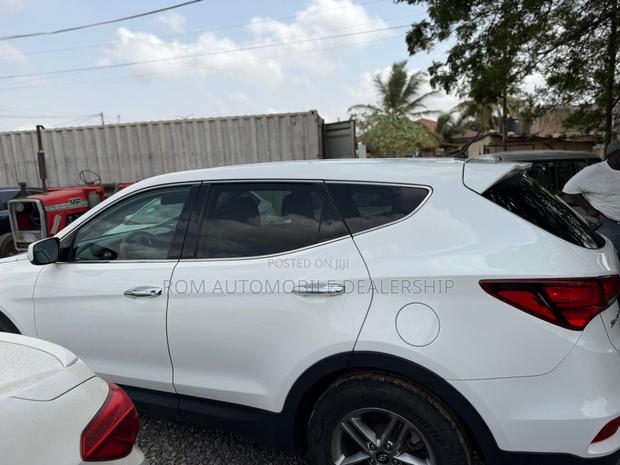 Hyundai Santa Fe SE AWD 2018 White