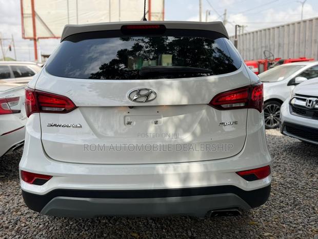 Hyundai Santa Fe SE AWD 2018 White