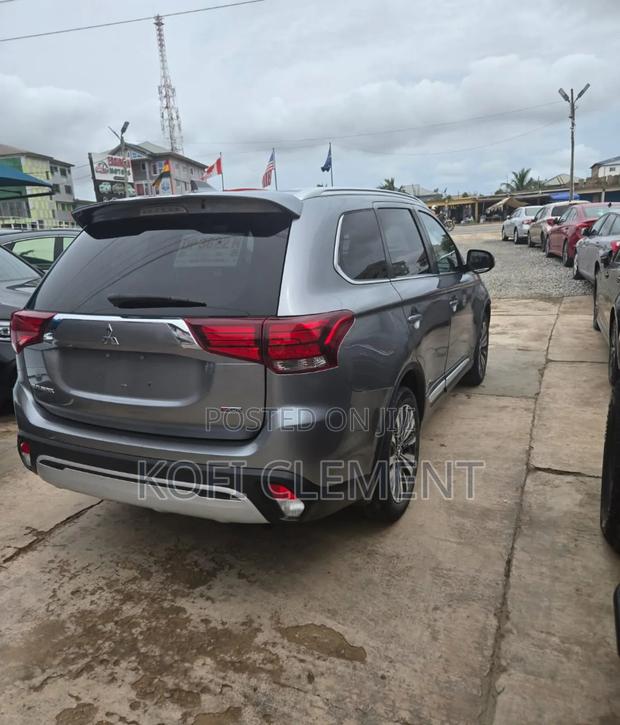 Mitsubishi Outlander 2020 Gray