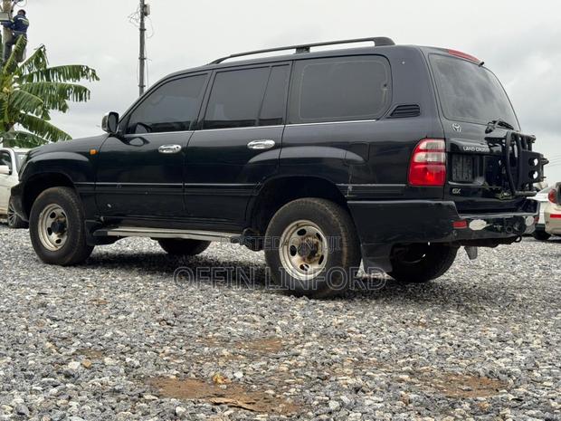 Toyota Land Cruiser 79 Series 1999 Black