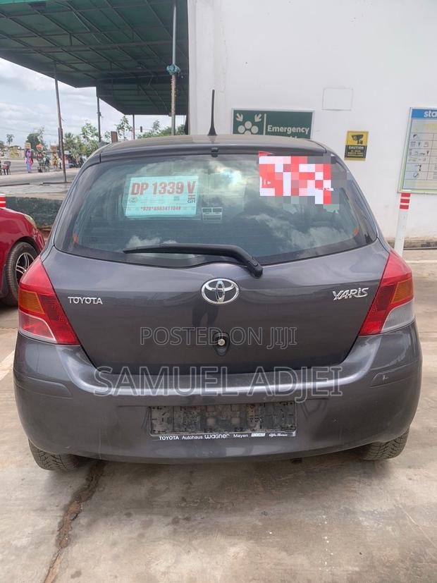 Toyota Yaris 2010 Gray