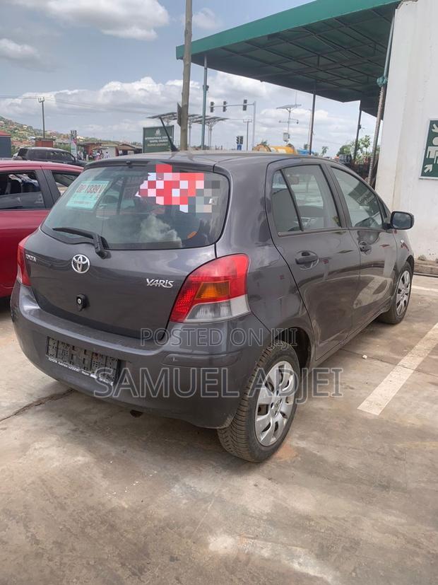 Toyota Yaris 2010 Gray