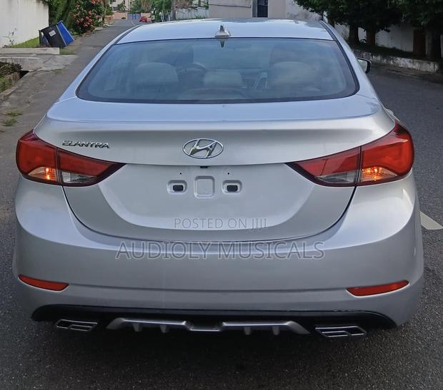 Hyundai Elantra 2016 Silver