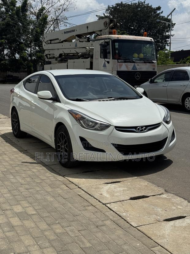 Hyundai Elantra SE Sedan FWD (1.8L 4cyl 6A) 2016 White
