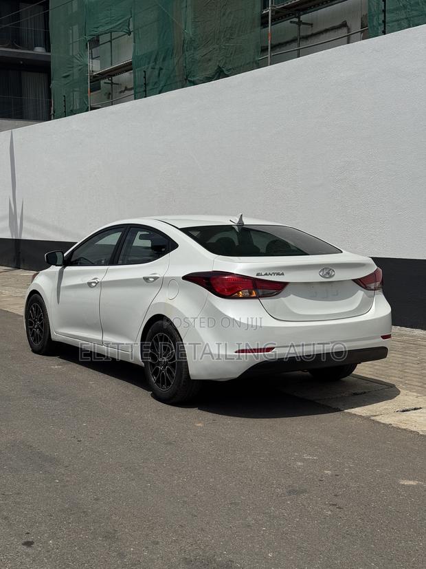 Hyundai Elantra SE Sedan FWD (1.8L 4cyl 6A) 2016 White