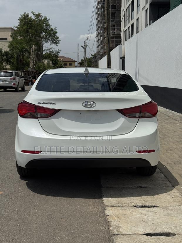 Hyundai Elantra SE Sedan FWD (1.8L 4cyl 6A) 2016 White