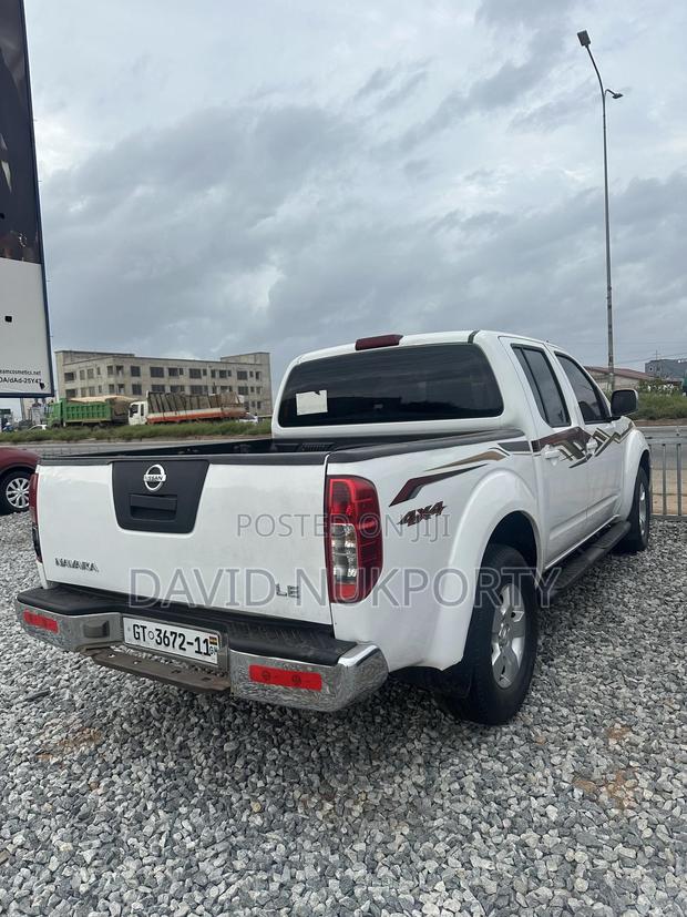 Nissan Navara 2010 White