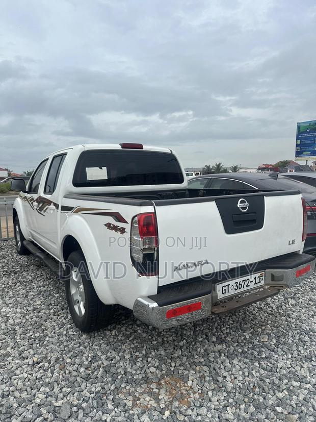 Nissan Navara 2010 White