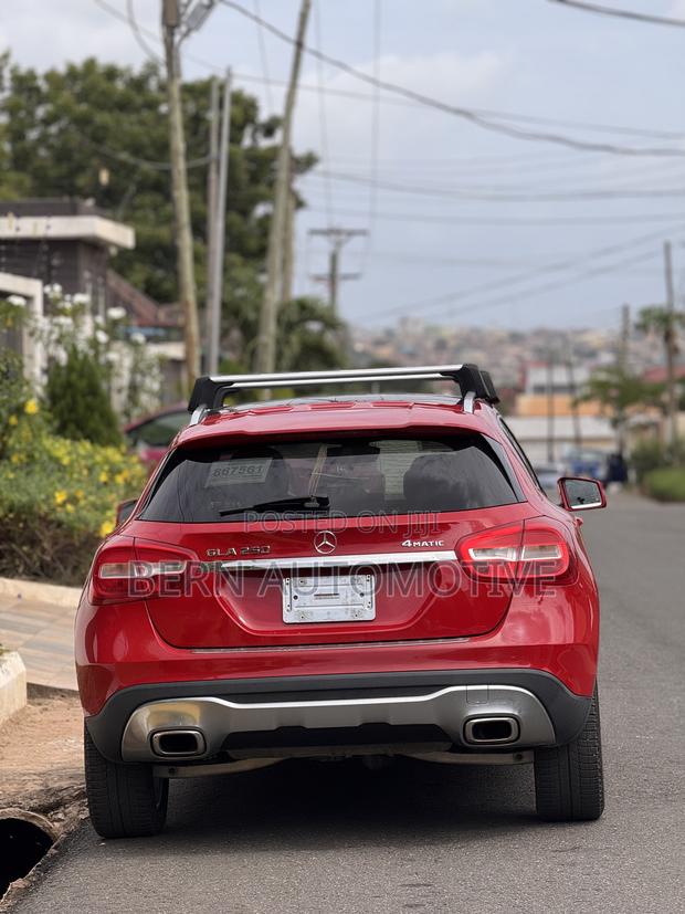 Mercedes-Benz GLA 250 2018 Red