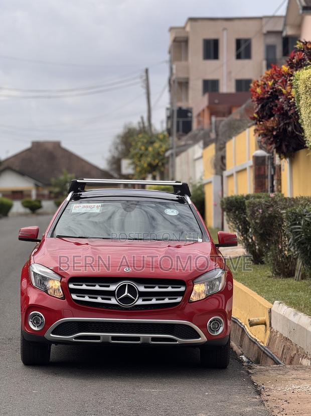 Mercedes-Benz GLA 250 2018 Red