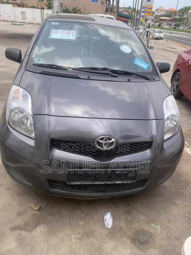 Toyota Yaris 2010 Gray