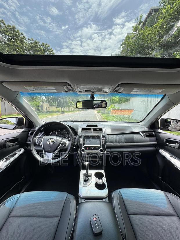 Toyota Camry SE 4dr Sedan (2.5L 4cyl 6A) 2014 Gray