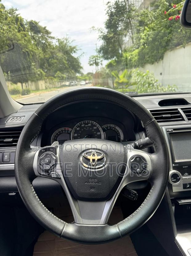 Toyota Camry SE 4dr Sedan (2.5L 4cyl 6A) 2014 Gray