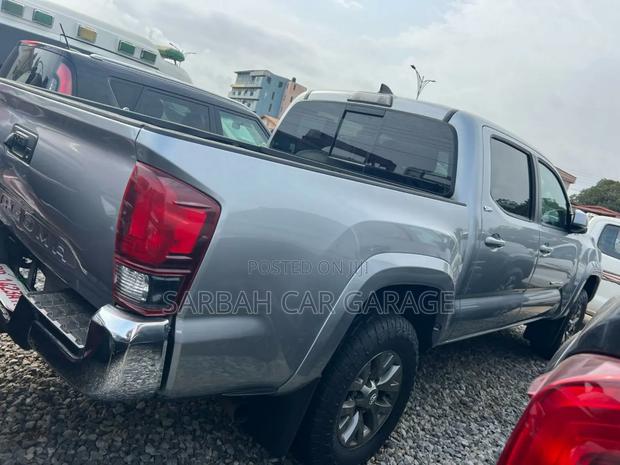 Toyota Tacoma SR 2018 Gray
