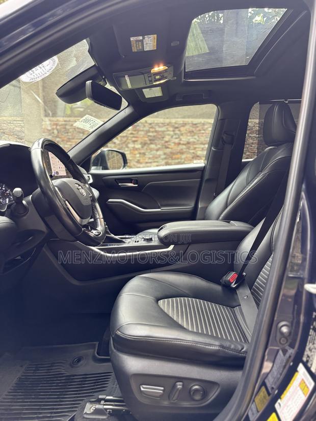 Toyota Highlander XSE 2022 Black