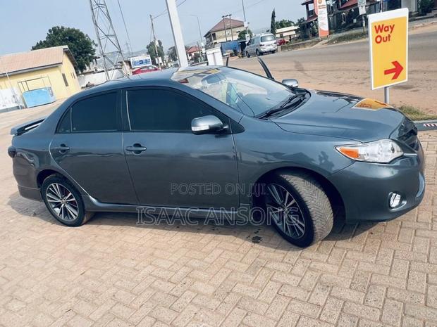 Toyota Corolla 2012 Gray