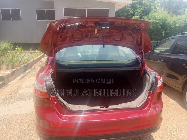 Ford Focus SE 4dr Sedan (2.0L 4cyl 5M) 2014 Maroon