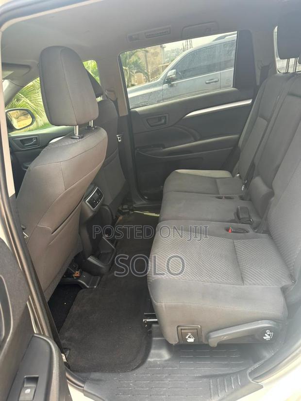Toyota Highlander LE 2019 White