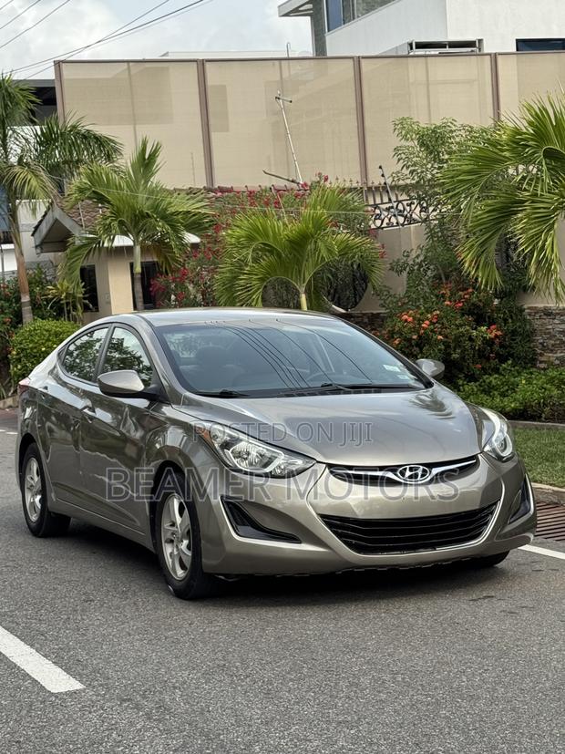 Hyundai Elantra SE 4dr Sedan (1.8L 4cyl 6A) 2015 Gold