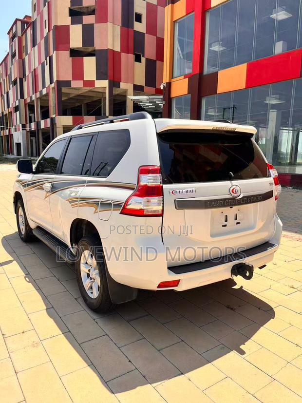 Toyota Land Cruiser Prado 2018 White