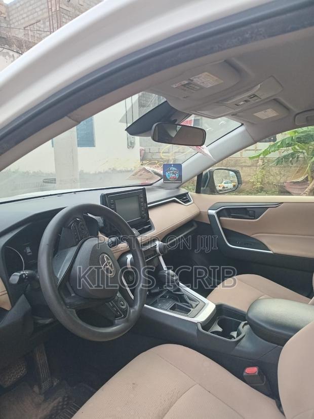 Toyota RAV4 Hybrid 2019 White