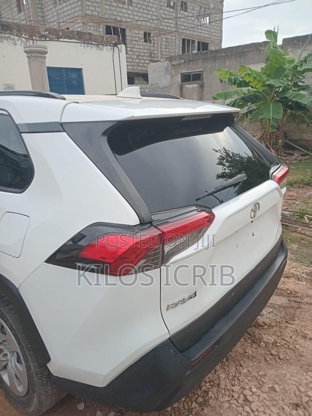 Toyota RAV4 Hybrid 2019 White
