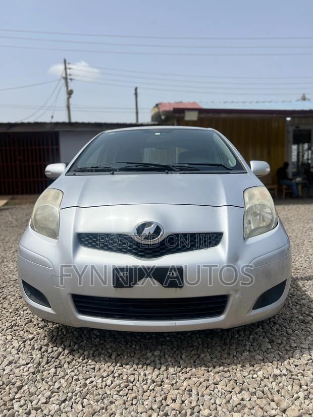 Toyota Vitz 1.3 AWD 3dr 2010 Silver