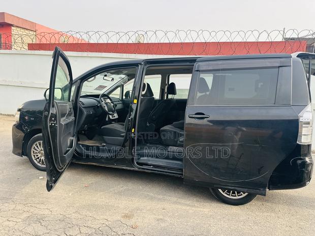 Toyota Voxy 2013 Black