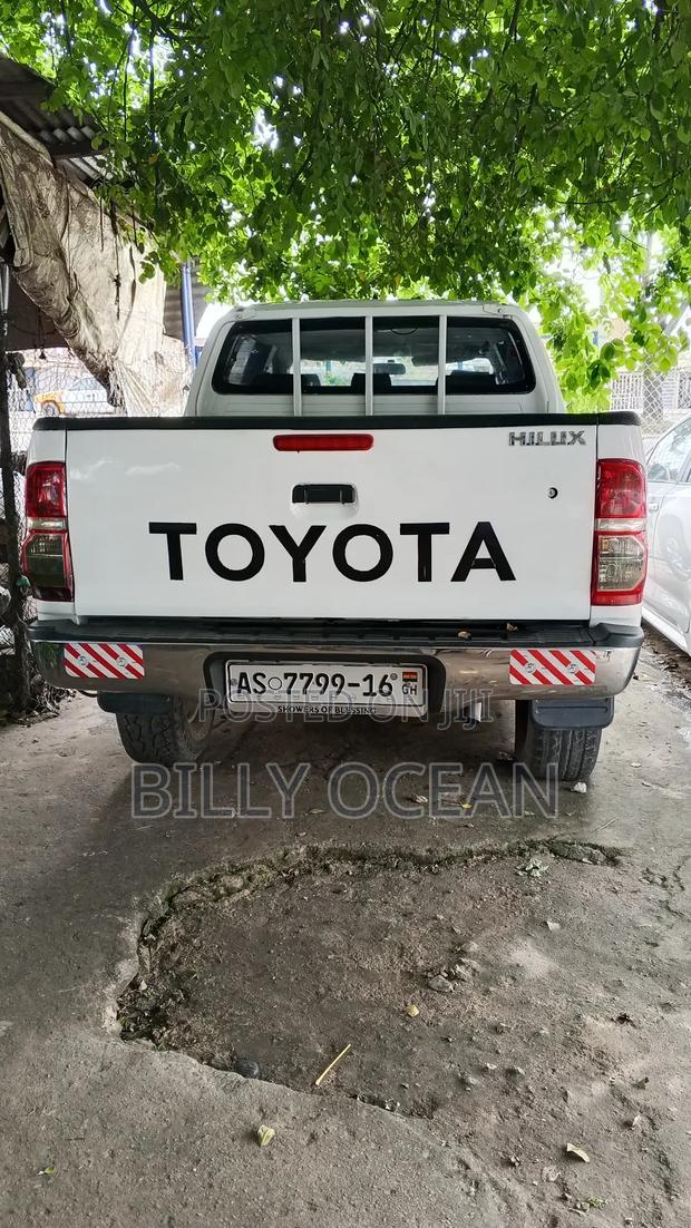 Toyota Hilux 2012 White