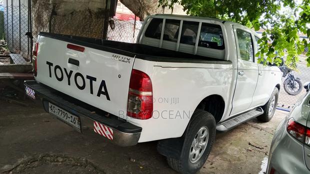 Toyota Hilux 2012 White