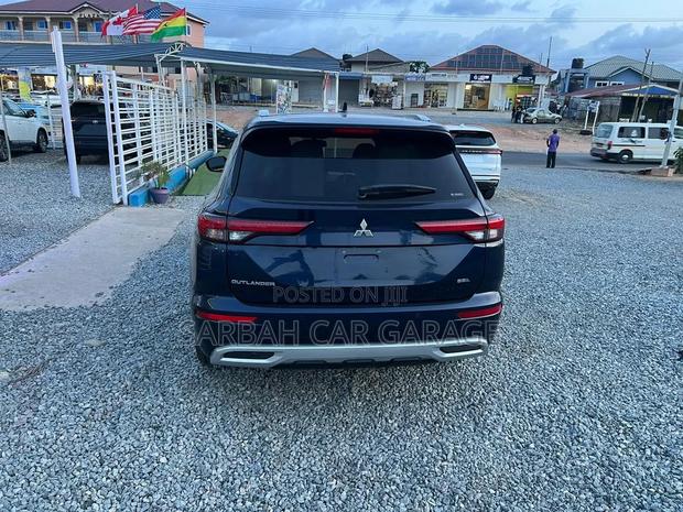 Mitsubishi Outlander 2022 Blue