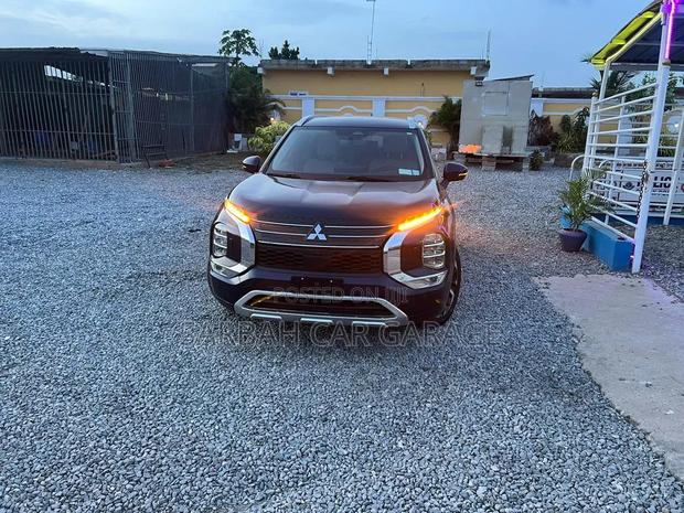 Mitsubishi Outlander 2022 Blue